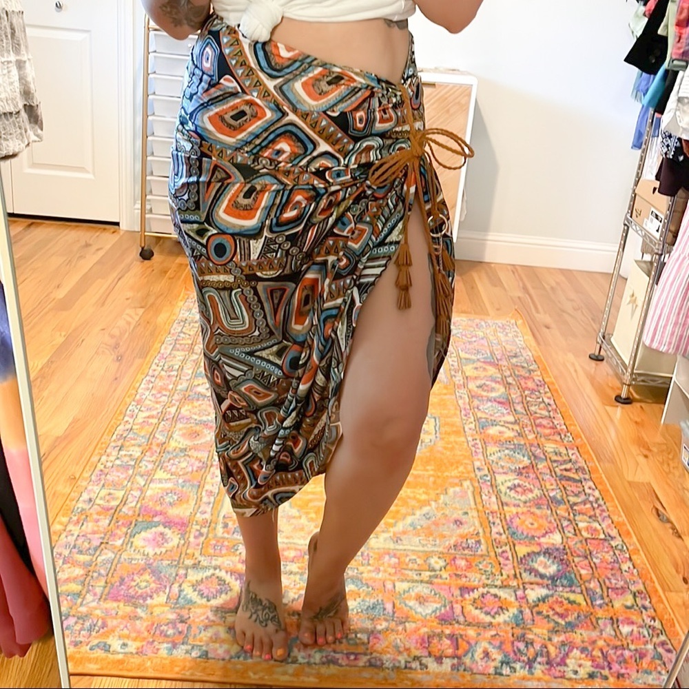 Abstract Patterned Fitted High Waisted Stretch Maxi Skirt - Picture 5 of 7